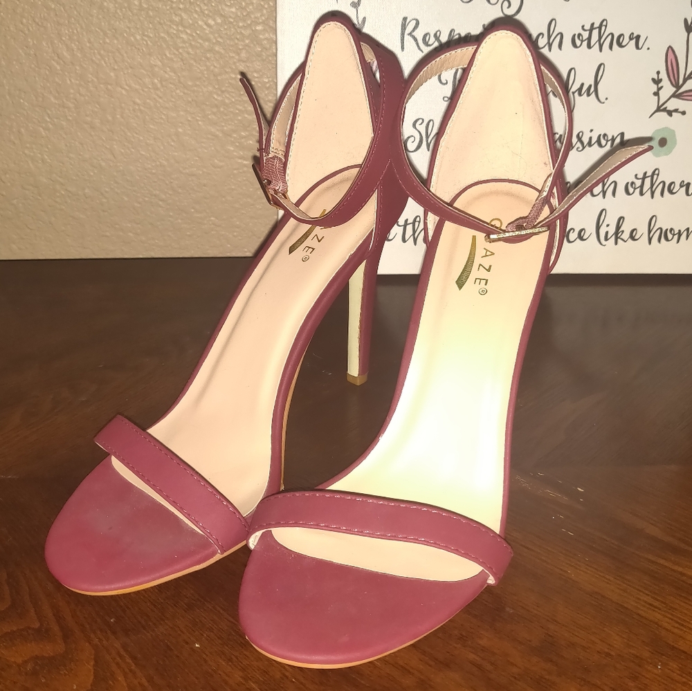 Glaze ankle bracelet heels
